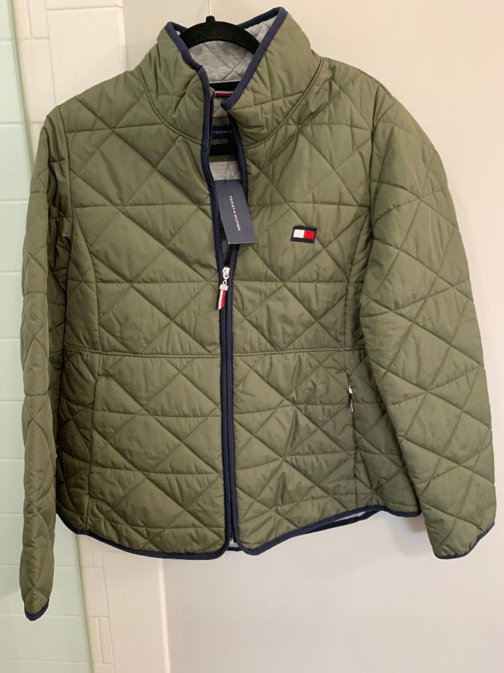 Tommy Hilfiger Puffer Jacket Mens Sz M Olive green Quilted  Lightweight NWT